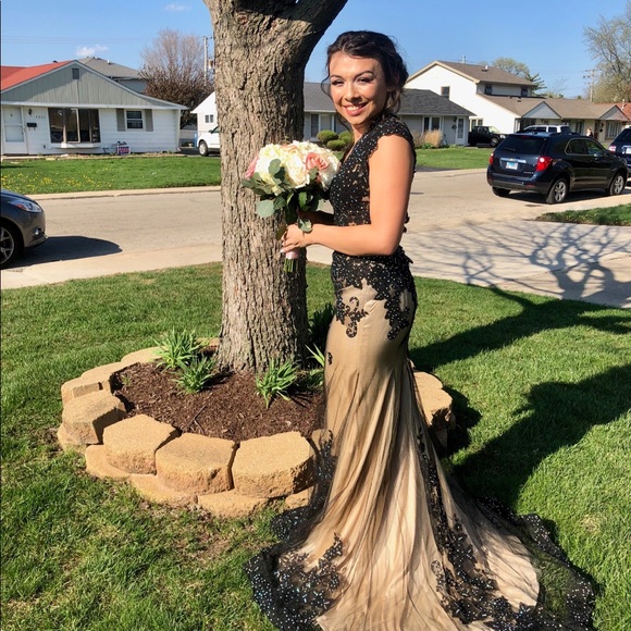 Black and nude prom dress - Picture 4 of 8